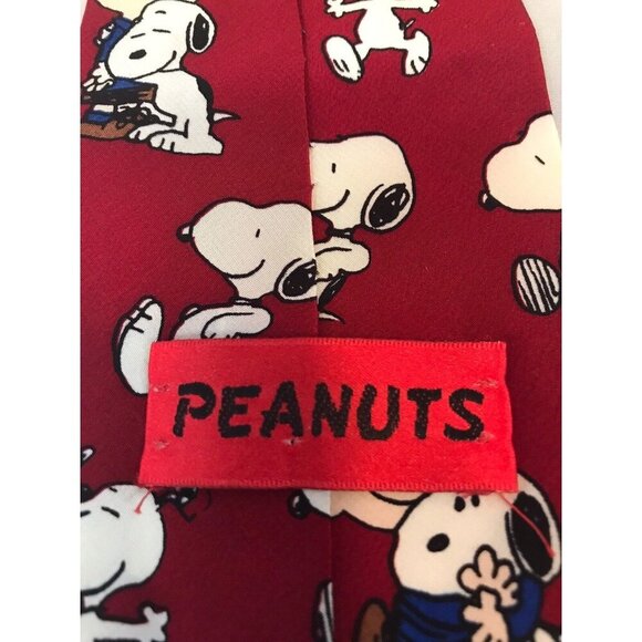 Peanuts Snoopy Charlie Brown Red Mans Best Friend 100% Silk Classic Neck Tie - Picture 3 of 6